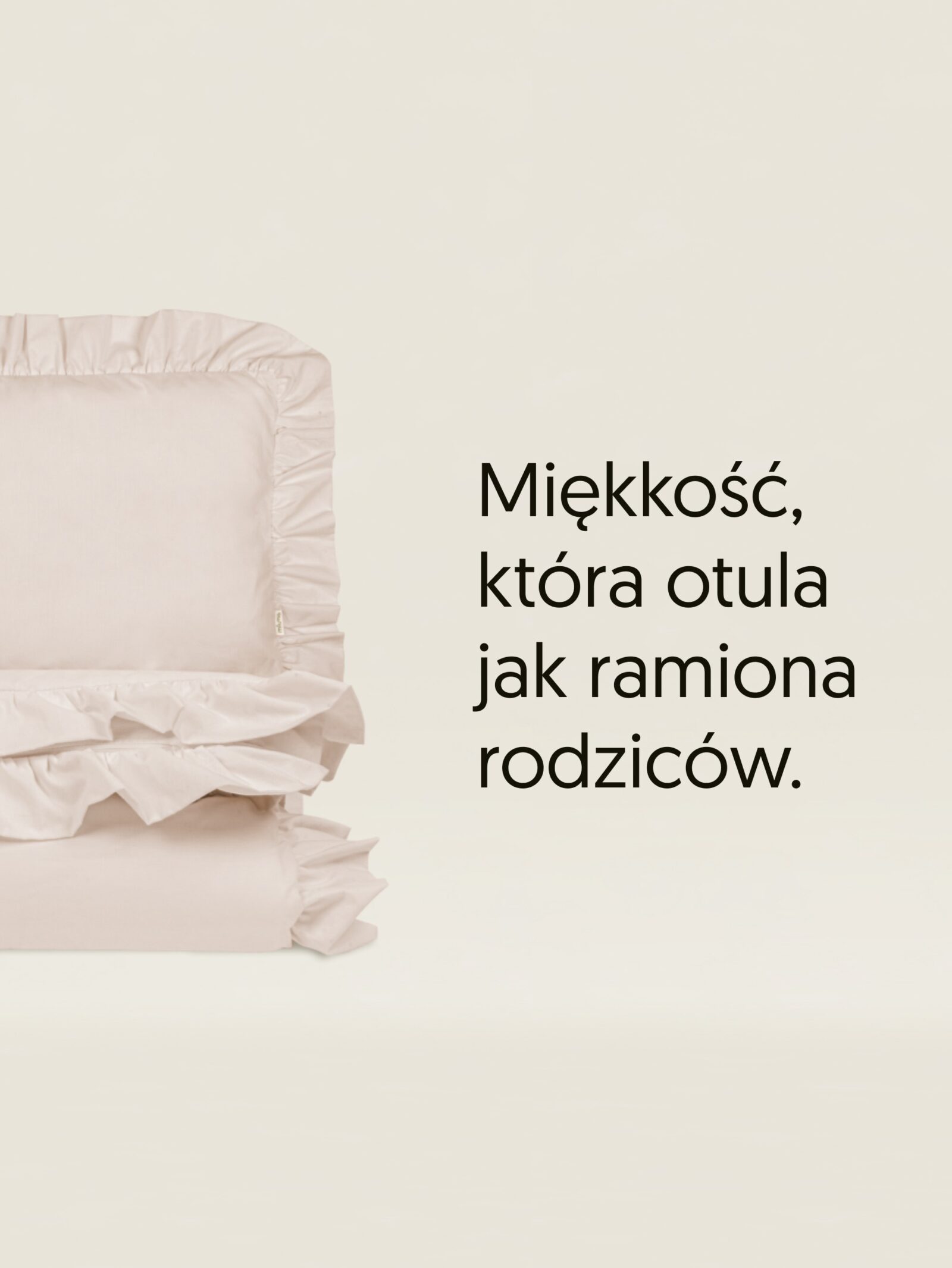 „Zbliżenie na komplet pościeli dziecięcej Mlumo beżowej z falbanką”