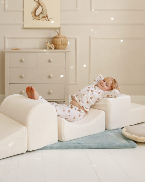 Piankowy plac zabaw Alto + basen z kulkami Teddy Cloud – wspólna zabawa.