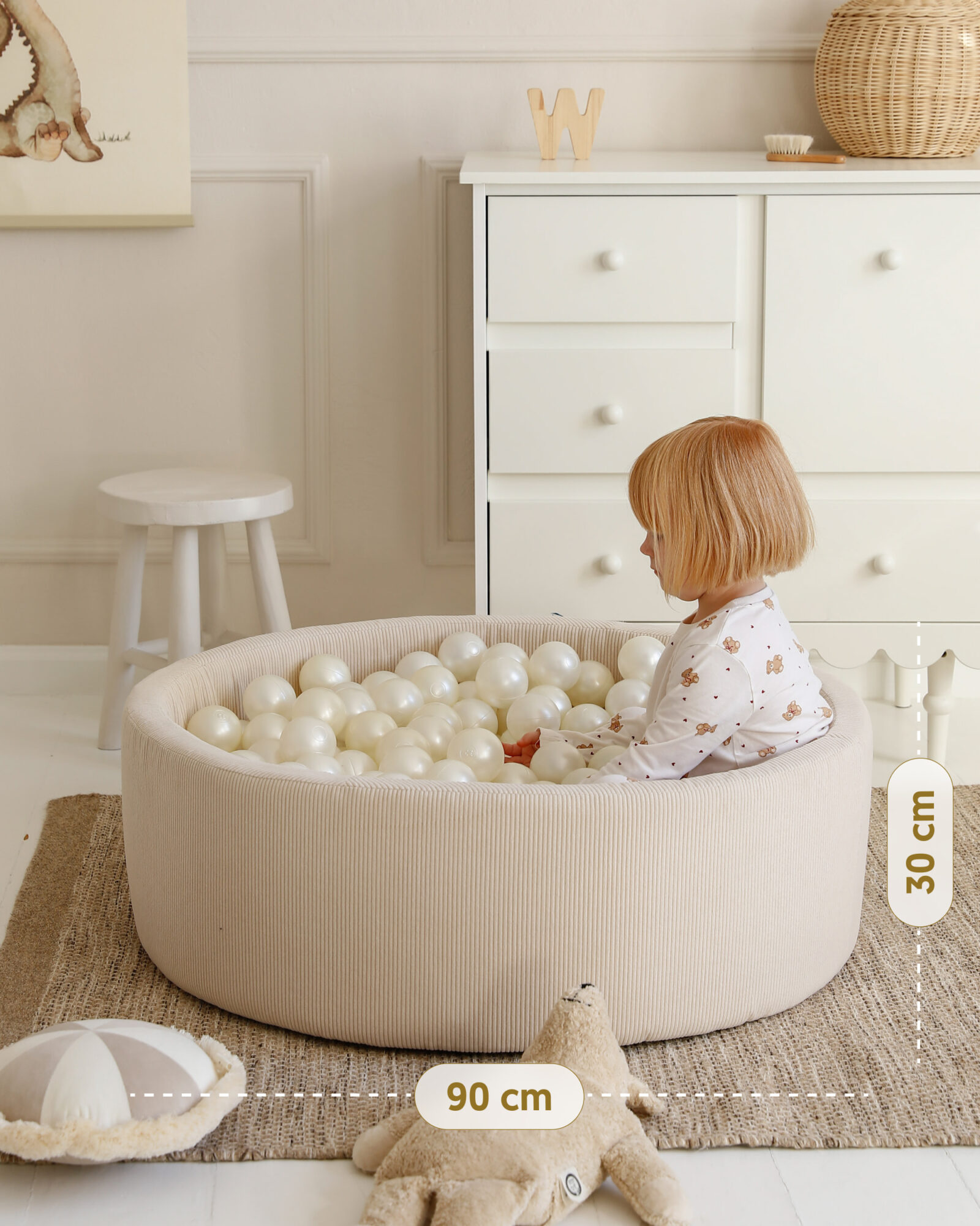 Suchy basen z kulkami Cream na fotografii z wymiarami: średnica 90 cm i wysokość 30 cm.