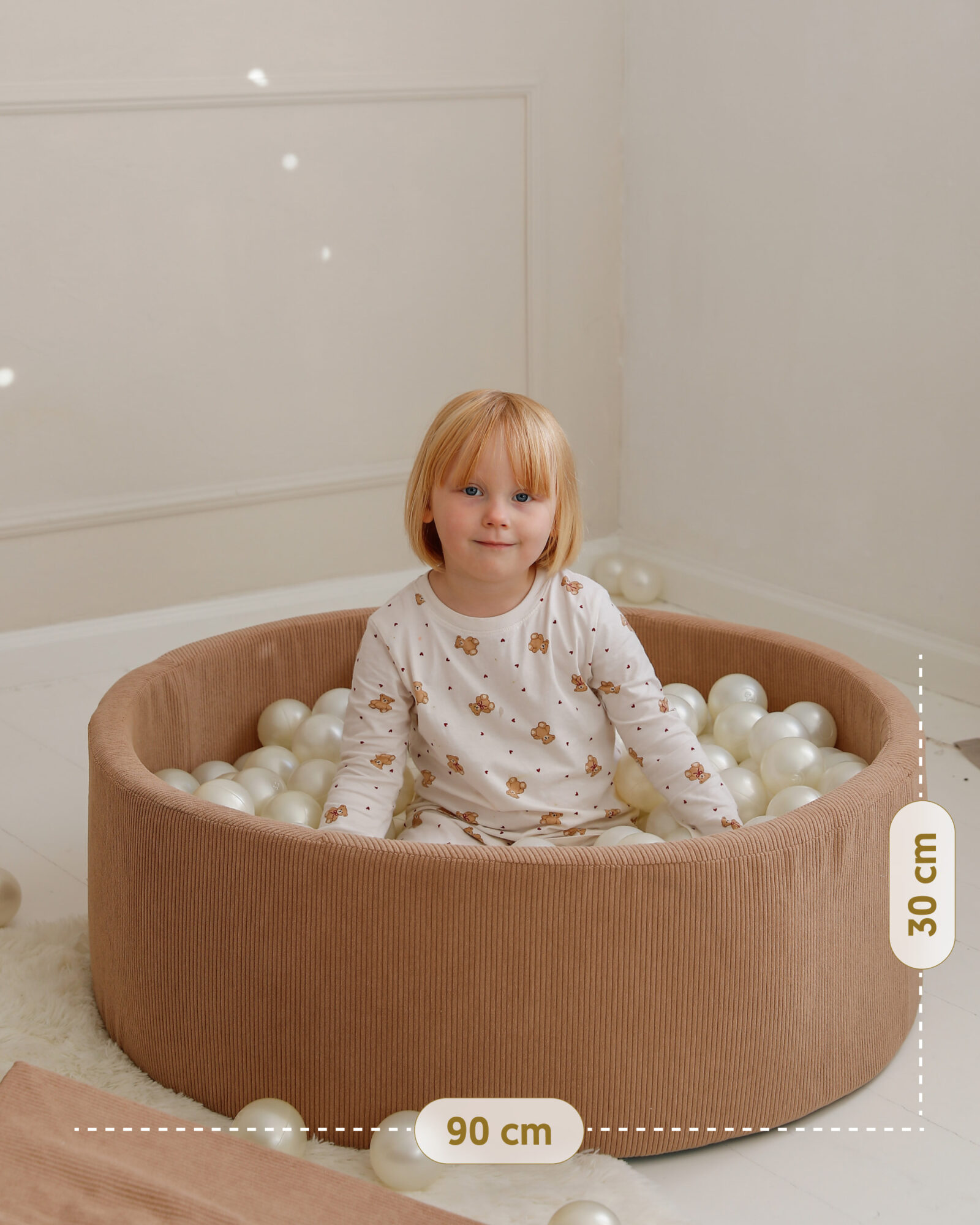 Suchy basen z kulkami Mocha na fotografii z wymiarami: średnica 90 cm i wysokość 30 cm.