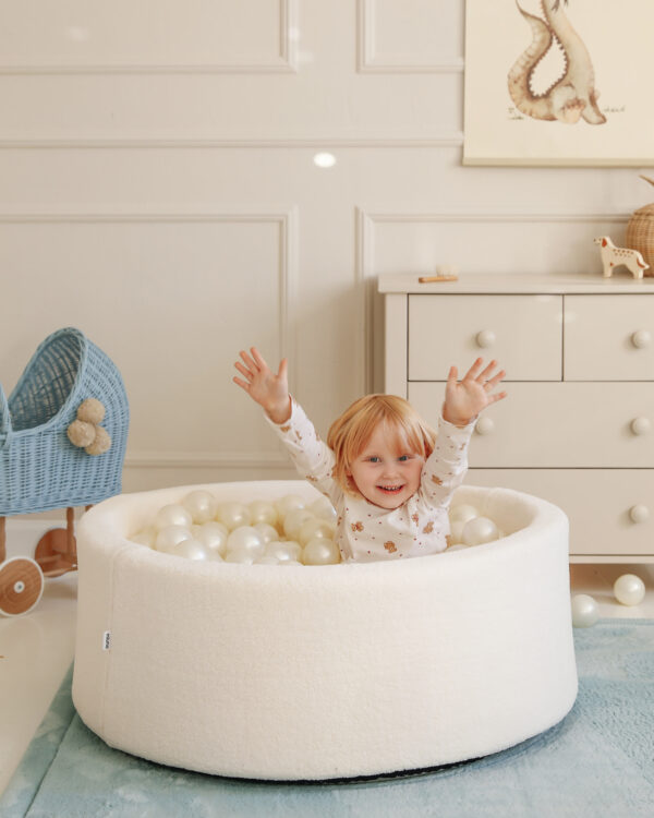 Suchy basen z kulkami Teddy Cloud – wspólna zabawa.