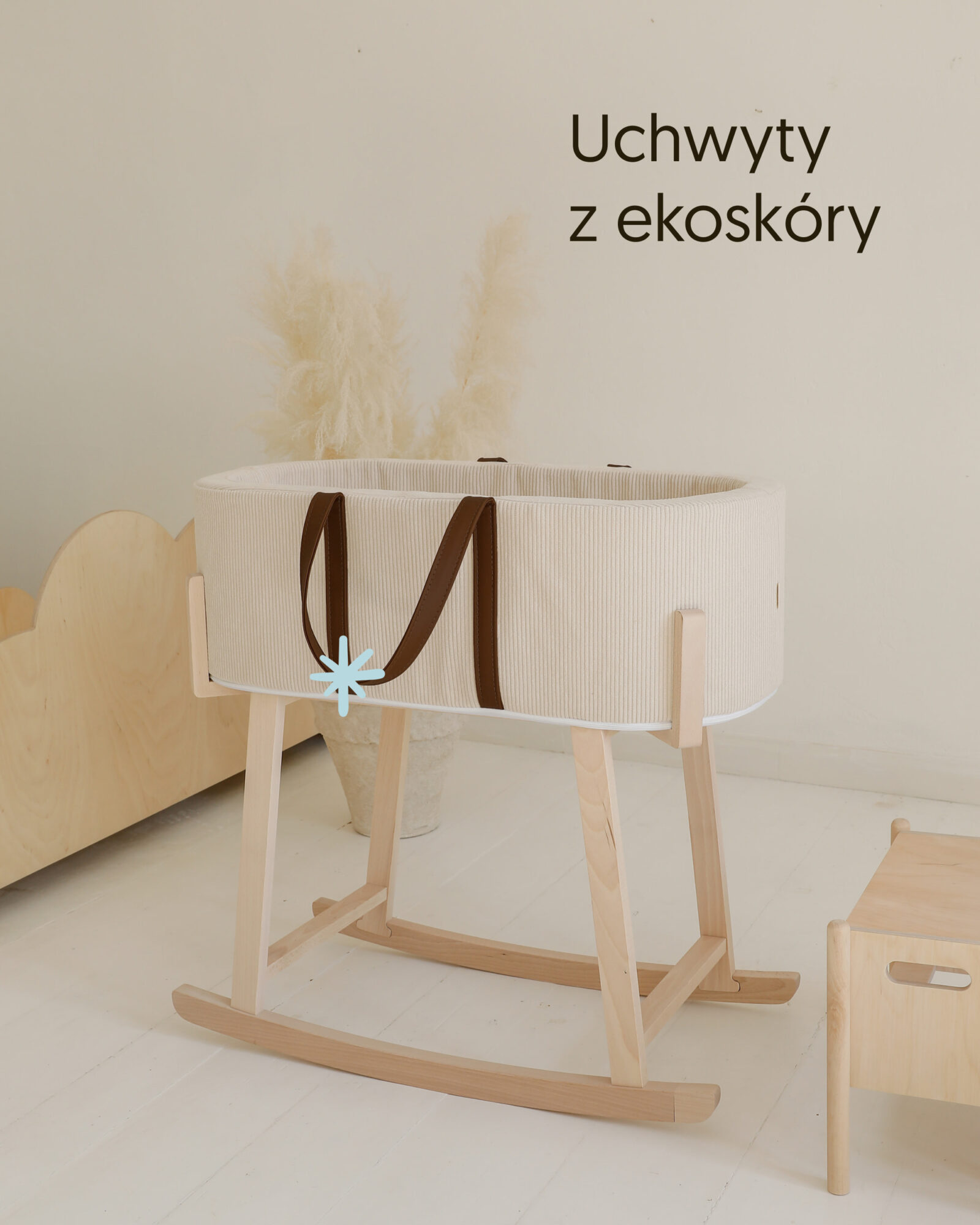 Uchwyty z ekoskóry przy Koszu Mojżesza Cream.
