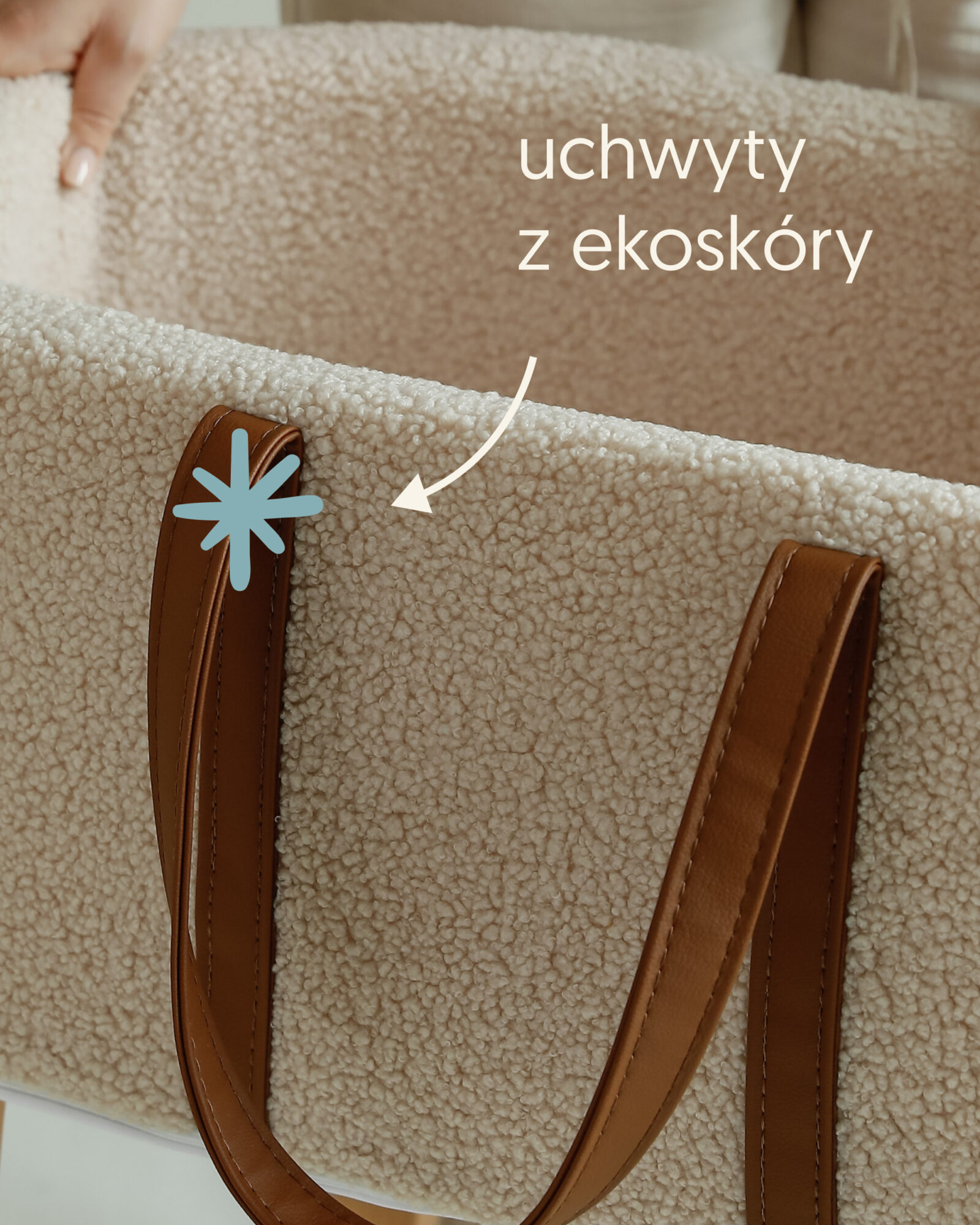 Zbliżenie uchwytów Kosza Mojżesza z ekoskóry.