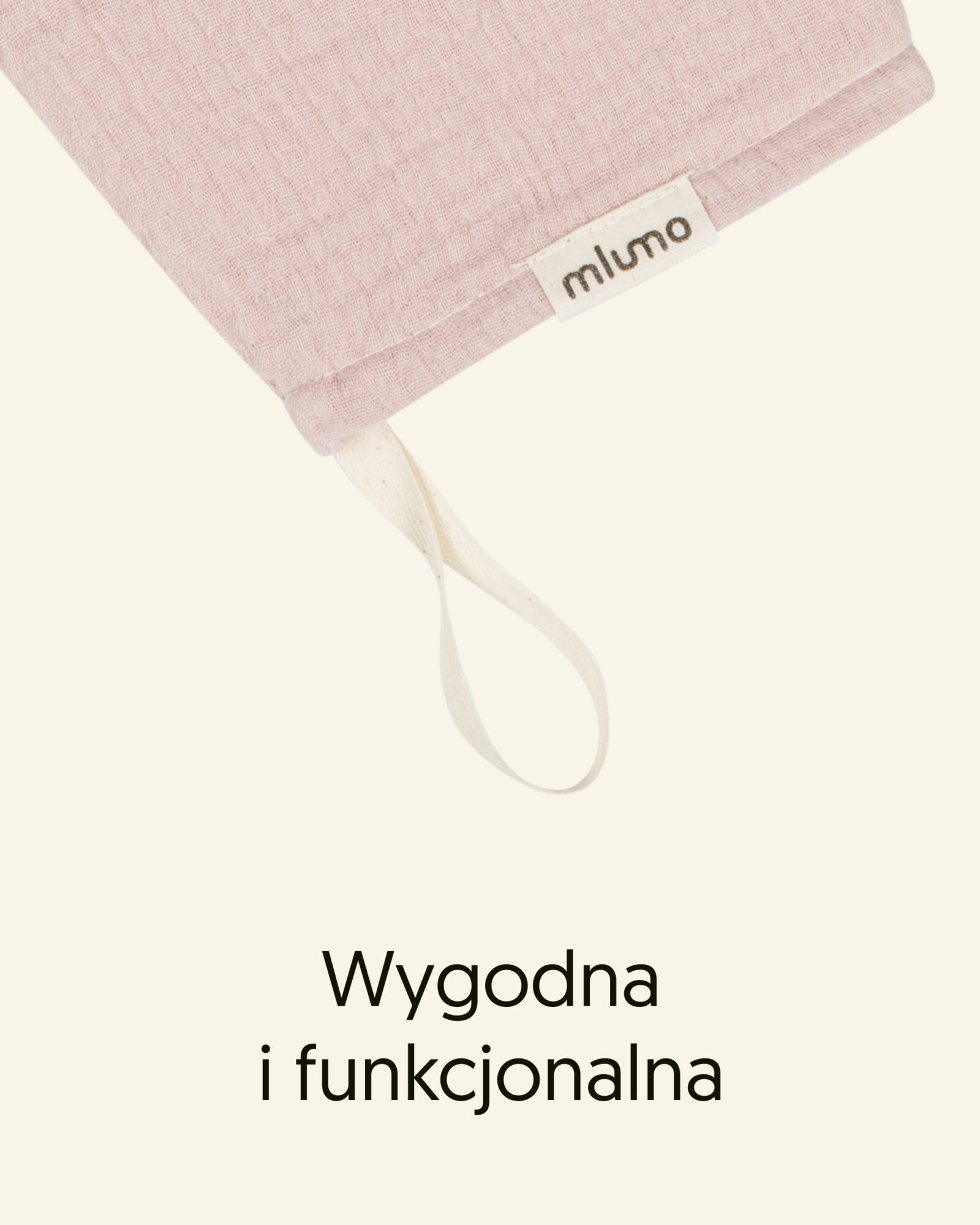 Detal tkaniny i wykończenia produktu: myjka muślinowo-bawełniana różowa Mlumo.