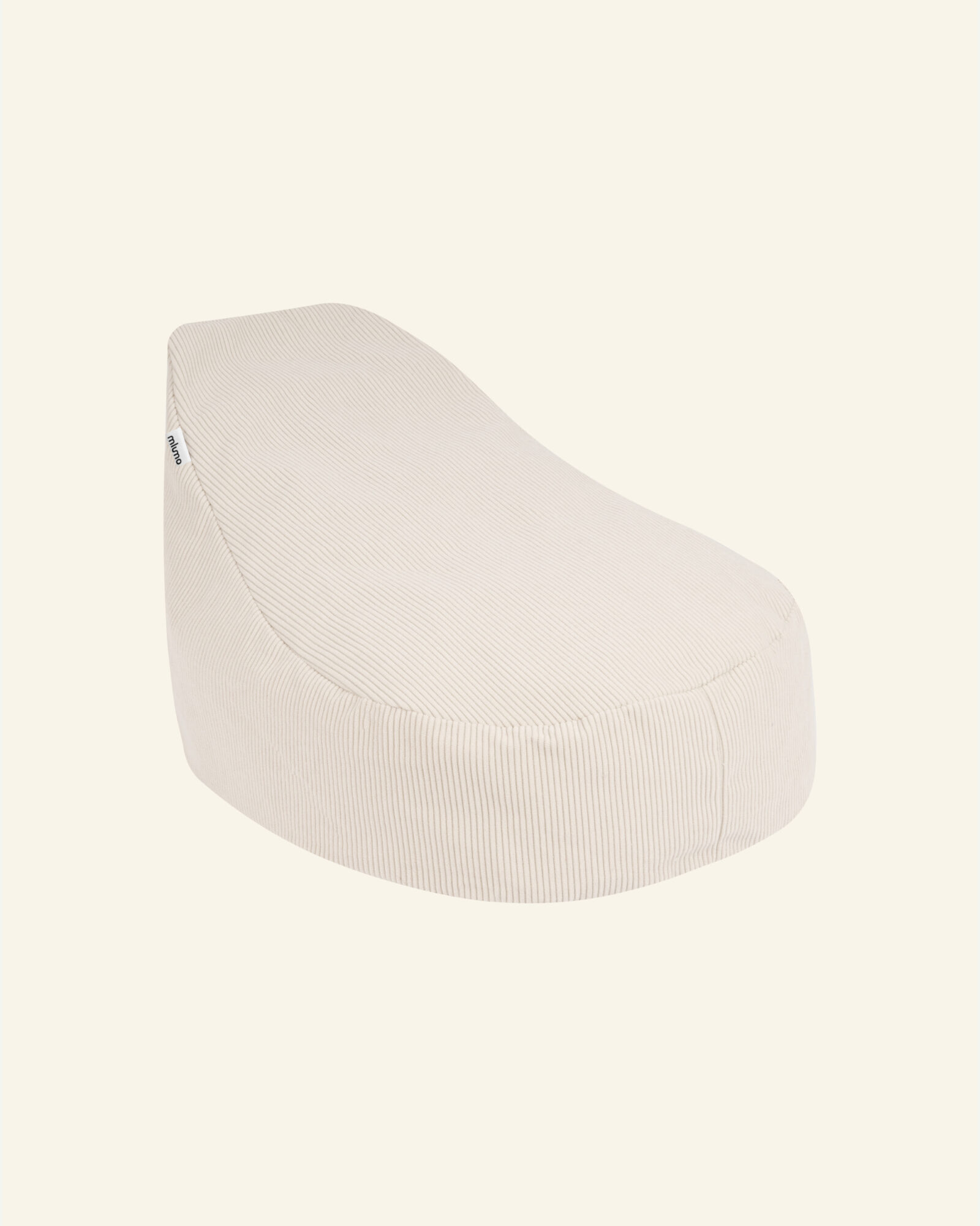 Pufa na jasnym tle. Pufa Bean Bag Cream.
