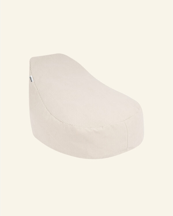 Pufa na jasnym tle. Pufa Bean Bag Cream.