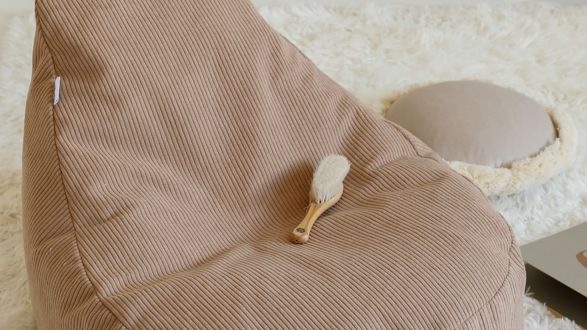 Pufa w codziennym użytkowaniu. Pufa Bean Bag Mocha.